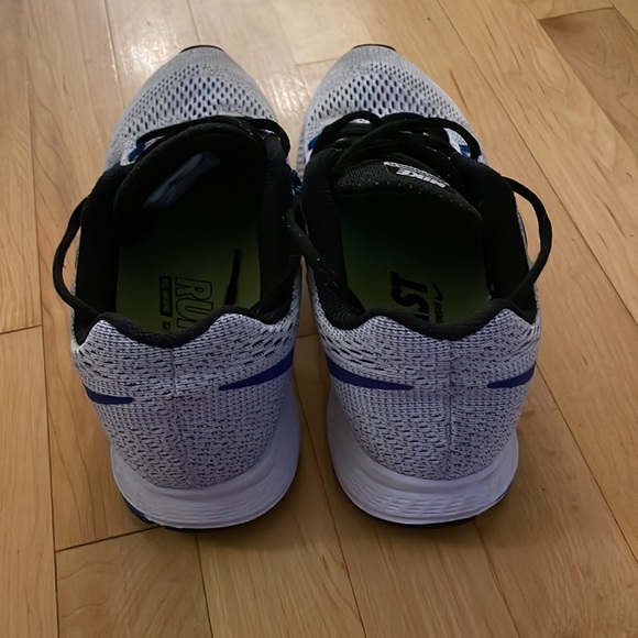 Nike sneakers size 9 great condition - Picture 2 of 6